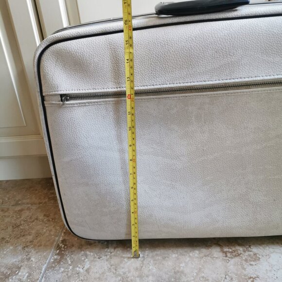 Vintage Suitcase White Leatherette Riviera Luggage Case Photo Prop - Picture 10 of 13